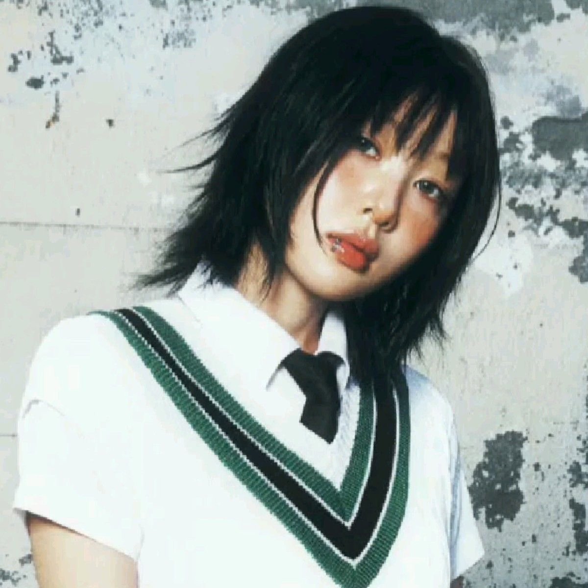 Mellyfn9y's tweet photo. Yall forgetting Yves was the OG chuu gooner. https://t.co/OrhfSinqI8