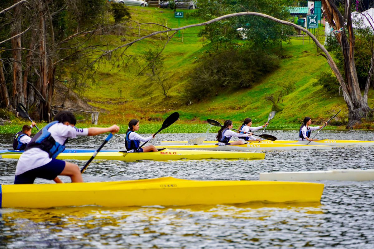 Alfred_Balle's tweet photo. Así de fácil puedes convertir un fin de semana en una gran aventura: 
Seguir las huellas de la leyenda de El Dorado en el Parque Laguna del Cacique Guatavita, caminar bajo las estrellas en El Neusa, conocer el cerro Terebinto, buscar tinguas en Puente Sopó o navegar en kayak en alguno de nuestros embalses. 
Nuestras Aulas Ambientales Abiertas de la @CAR_Cundi te invitan a vivir la naturaleza, aprender de ella y convertirse en aliados de su conservación.