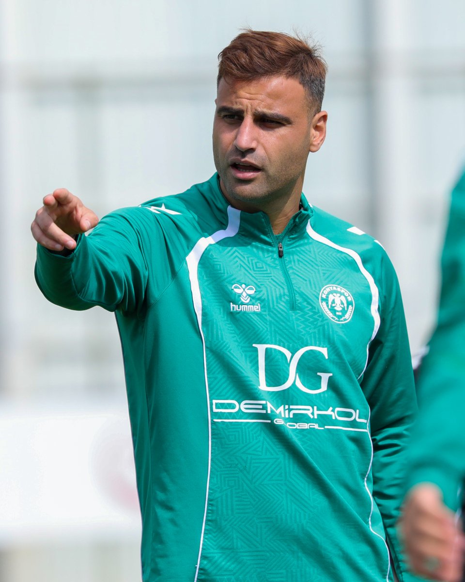 konyaspor's tweet photo. 📸 Antrenman Günlüğü. 💪
#Konyaspor 💚🤍 https://t.co/EBn6L8ySkF
