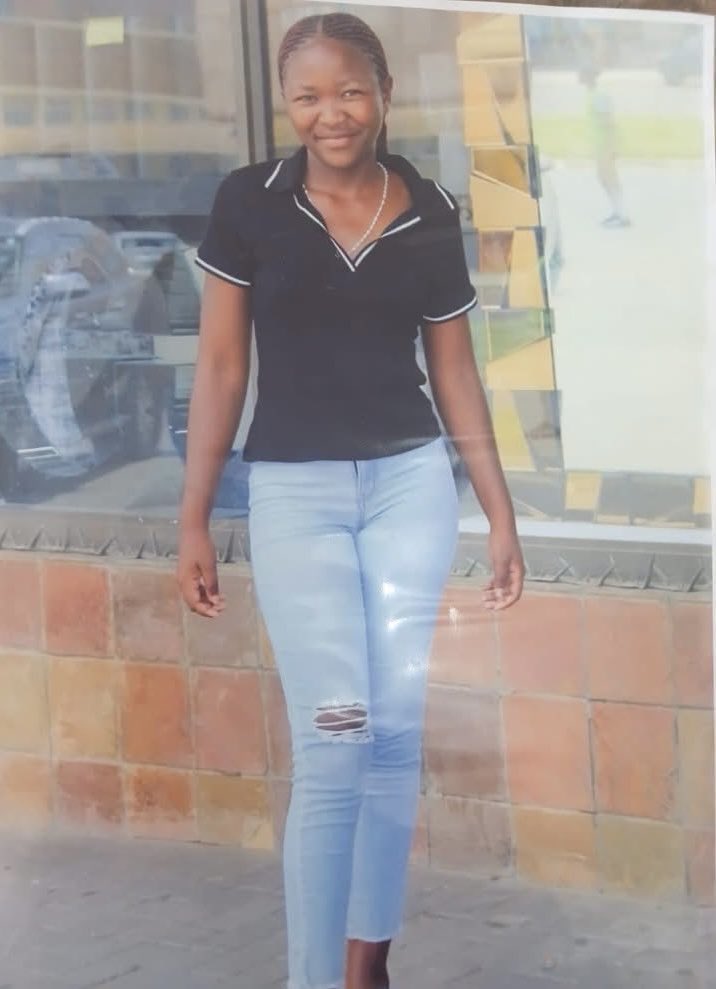 Abramjee's tweet photo. HELP POLICE LOCATE MISSING CHAMILLA JO-ANN RODERICK

Police in Odendaalsrus have registered a missing person's file and request assistance from the public in locating Chamilla Jo-Ann Roderick (18) who was reported #missing in Odendaalsrus.

It is alleged that Chamilla was last seen on Friday, 25 September 2026. She allegedly left her home in K10 Kutlwanong to submit a Curriculum Vitae in Welkom. No one has seen or heard from her since. Efforts to locate her were all in vain.

Chamilla was last seen wearing a white shirt with stripes, a black cropped top and navy blue Redbat slides.

Anyone with information on the whereabouts of Chamilla Jo-Ann Roderick can contact Odendaalsrus police on 082 864 0004. Alternatively, contact the Crime Stop number on 08600 10111 or send information anonymously on the MySAPS App.
