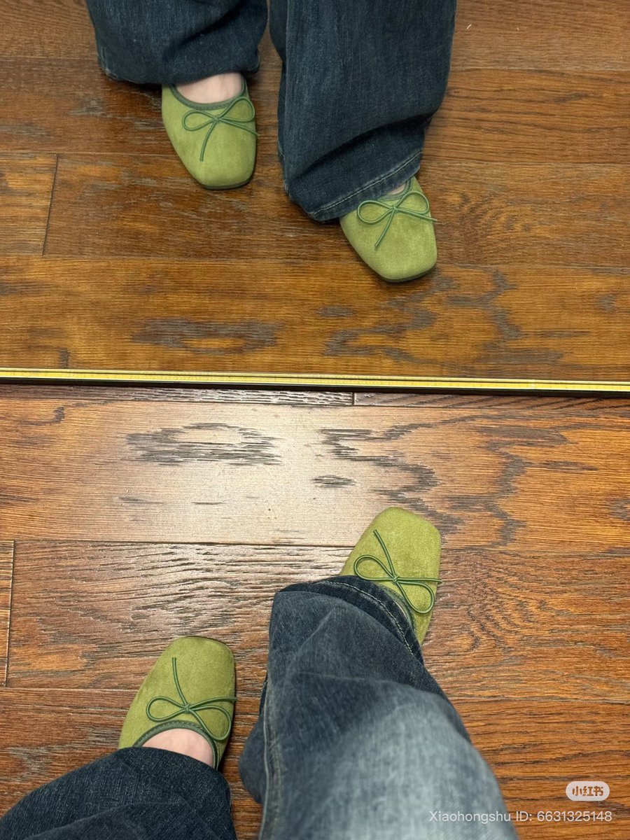 jungjless's tweet photo. Naksir parah sama flatshoes hijau matcha ini. Cantik banget warnanya😭 https://t.co/2CROx9hlX0