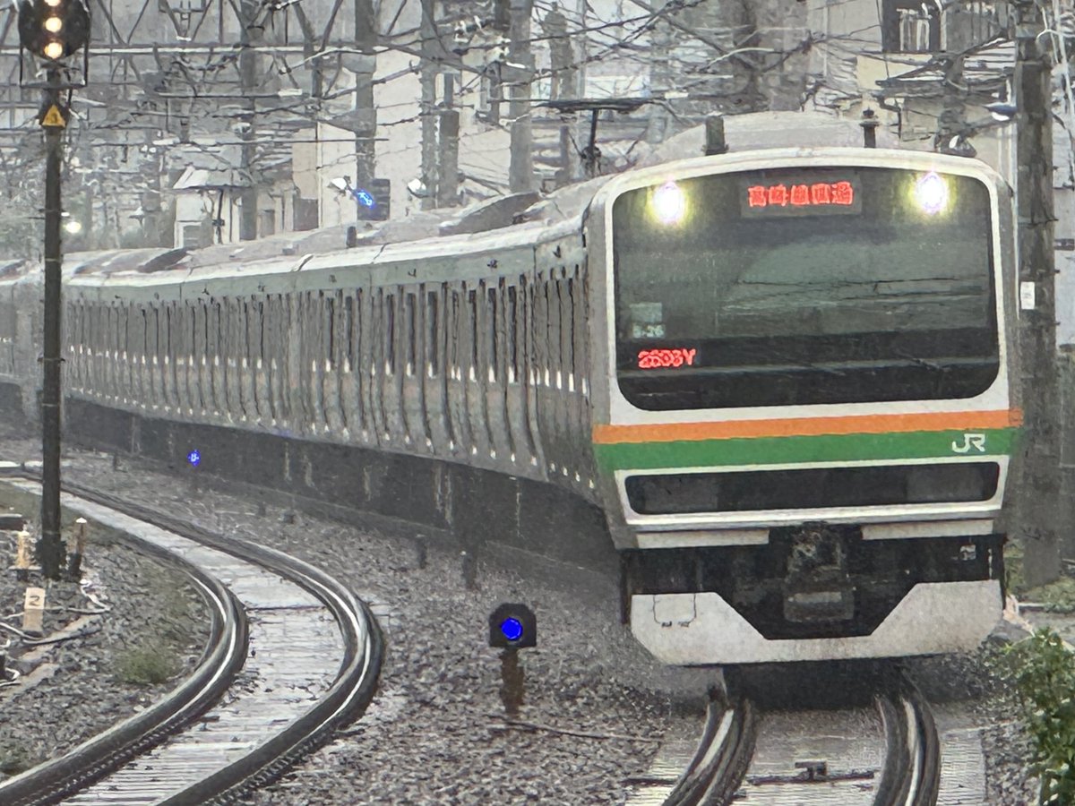 taku6581_233's tweet photo. なーにが撮影名所だよ…
柵の隙間がスマホを突っ込める幅なのはありがたいが…

ンァー！柵がデカすぎます！ https://t.co/VHwSqodcaG