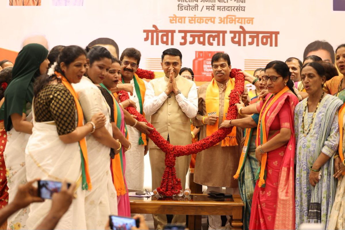 ShetSadanand's tweet photo. Attended the Seva Sankalp Abhiyan Goa, Ujjwala Yojana Vachanpurti Mahila Melava at Hirabai Zantye Memorial Hall, Bicholim, organised by the Bicholim and Mayem Constituencies, along with Hon’ble CM @DrPramodPSawant Ji, @BJP4Goa State President Shri @DamuNaik Ji, Hon’ble MLA Dr. Chandrakant Shetye Ji, MLA Shri Premendra Shet Ji, former MLA Shri Rajesh Patnekar Ji, General Secretary Shri Sarvanand Bhagat Ji and BJP Karyakartas.

The Ujjwala Yojana has brought dignity, better health and empowerment to crores of mothers and sisters across the country by providing smoke-free kitchens. Under the visionary leadership of Hon’ble PM Shri Narendra Modi Ji and Hon’ble CM Dr. Pramod Sawant Ji, the BJP Government in Goa has fulfilled its promise of providing three free LPG cylinders.