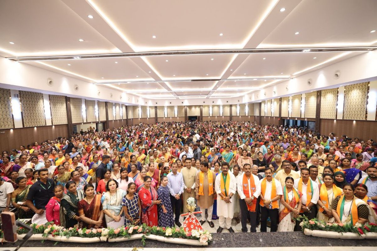 ShetSadanand's tweet photo. Attended the Seva Sankalp Abhiyan Goa, Ujjwala Yojana Vachanpurti Mahila Melava at Hirabai Zantye Memorial Hall, Bicholim, organised by the Bicholim and Mayem Constituencies, along with Hon’ble CM @DrPramodPSawant Ji, @BJP4Goa State President Shri @DamuNaik Ji, Hon’ble MLA Dr. Chandrakant Shetye Ji, MLA Shri Premendra Shet Ji, former MLA Shri Rajesh Patnekar Ji, General Secretary Shri Sarvanand Bhagat Ji and BJP Karyakartas.

The Ujjwala Yojana has brought dignity, better health and empowerment to crores of mothers and sisters across the country by providing smoke-free kitchens. Under the visionary leadership of Hon’ble PM Shri Narendra Modi Ji and Hon’ble CM Dr. Pramod Sawant Ji, the BJP Government in Goa has fulfilled its promise of providing three free LPG cylinders.