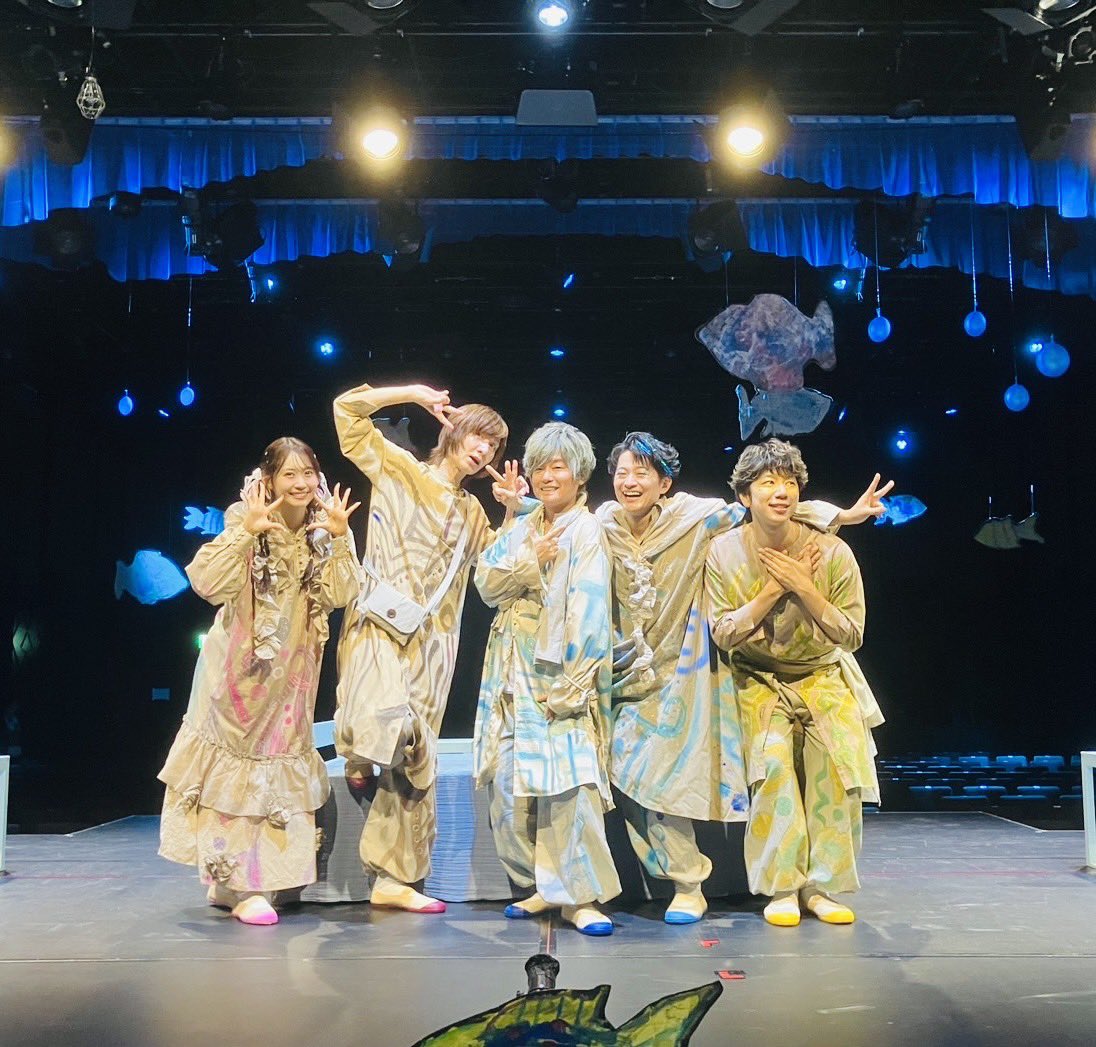 shimono_kousiki's tweet photo. 『リュズタン』ご覧いただき、本当にありがとうございましたっ🪼めちゃくちゃ楽しかったあい、めちゃくちゃ泣きました〜っ🤣
てか、アンダーはうちの近藤くんだったし、メイクでちっちゃいクラゲがいたけど…感想はまたどこかでっ😆

#リュズタン2026 https://t.co/ueTtL9GVwW