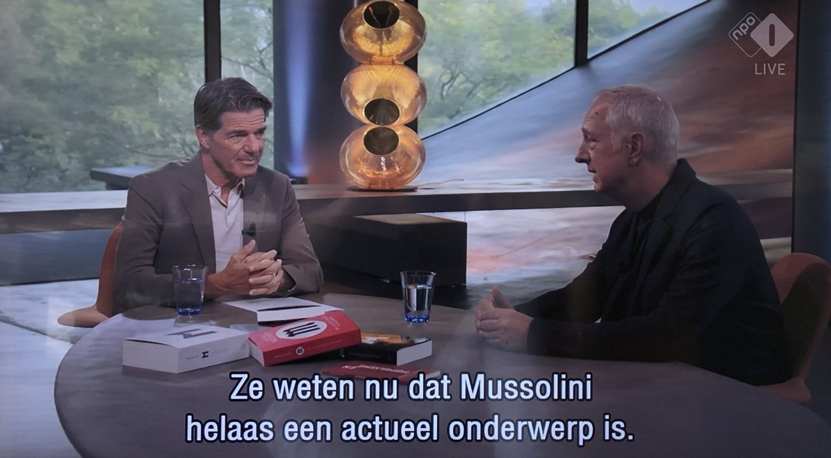 hansjager's tweet photo. In alle populistische en nationalistische bewegingen in Europa en de VS “zit iets van het fascisme van Mussolini,” stelt schrijver Antonio Scurati. Hij noemt AfD en het optreden van ICE in de VS als voorbeelden. “Zorg voor instituties, cultuur en waarden.” #Buitenhof #Scurati https://t.co/ytIJJWrvOe