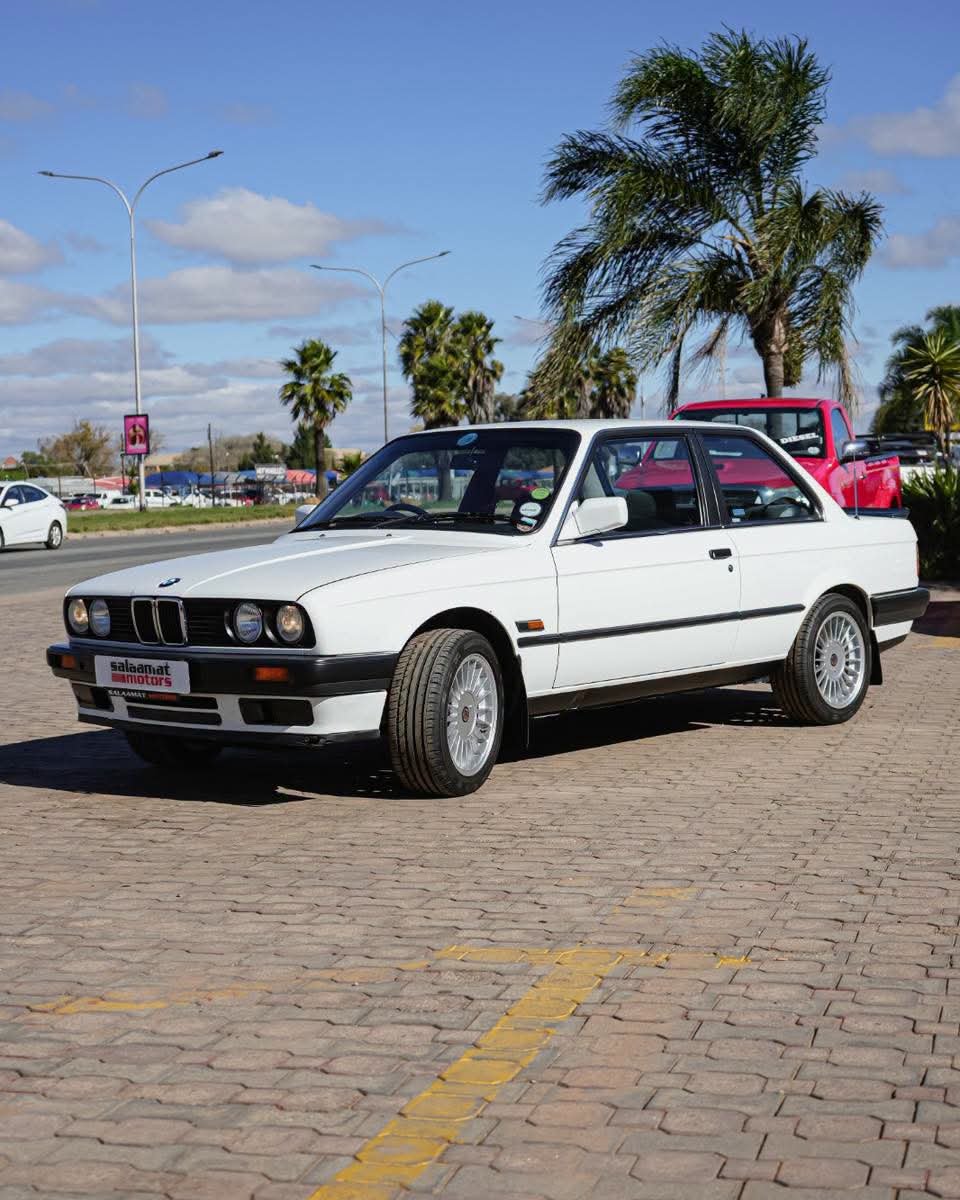 BoitumeloCaleb's tweet photo. R355 000
1990 BMW E30 316i 2Door M/T
1.6L i4 engine 
74kW &amp; 145Nm of torque 
(64 000 km)
Partial Service History https://t.co/oCkeEOI3ZG