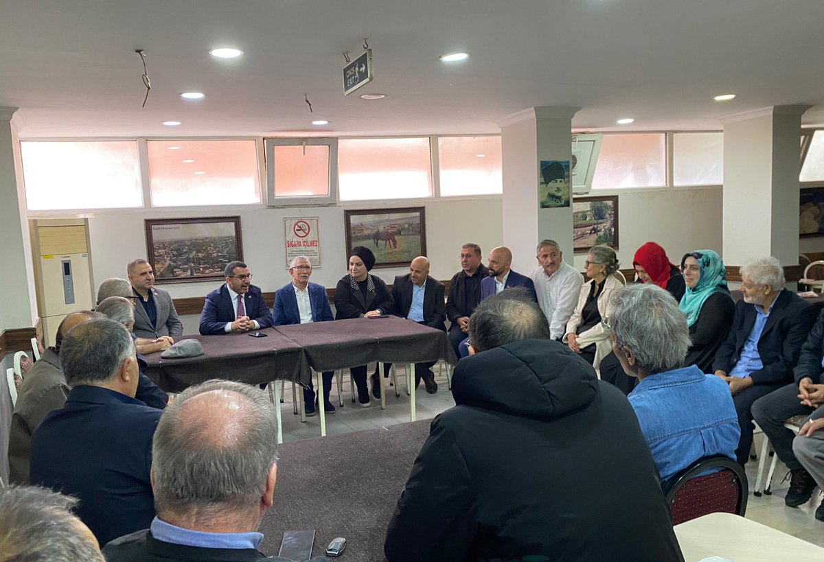 Ademcalkin's tweet photo. ▪️ İstanbul Ataşehir'de
Türkiye Yüzyılı Şehir Buluşmaları programımızda ilçede bulanan serhat şehrimiz Kars ve İlçeleri yardımlaşma, dayanışma derneği yöneticileri ve hemşerilerimizle bir araya geldik. Onlarla Kars'ımızı konuştuk. Yaptığımız çalışmalar hakkında bilgi verdik. Taleplerini dinledik.

İlgi ve muhabbetleri için kendilerine teşekkür ediyorum.
#TürkiyeYüzyılıBuluşmaları
#Ataşehir
#Kars