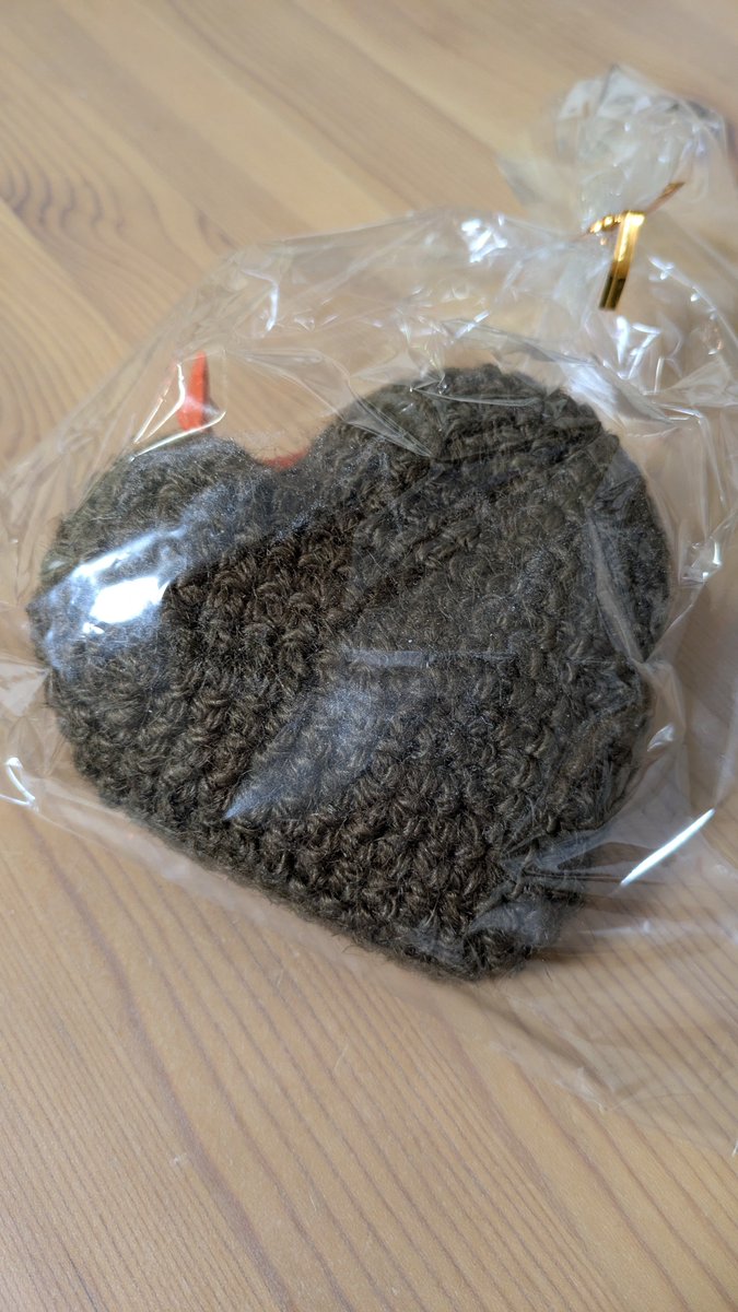 tasao_ts's tweet photo. 友達とランチ行ったらサプライズでもらっちゃった♪
このハートの器、なんと友達の手編み😳✨お菓子を食べた後はアクセサリー置きにでもって。いろいろあって力になってもらってたのこっちなのに…🥹
１期下だけど、すごく頭のキレる尊敬できる人。これからも切磋琢磨しながら成長し合えるといいな😊 https://t.co/pu6TzuB4YM