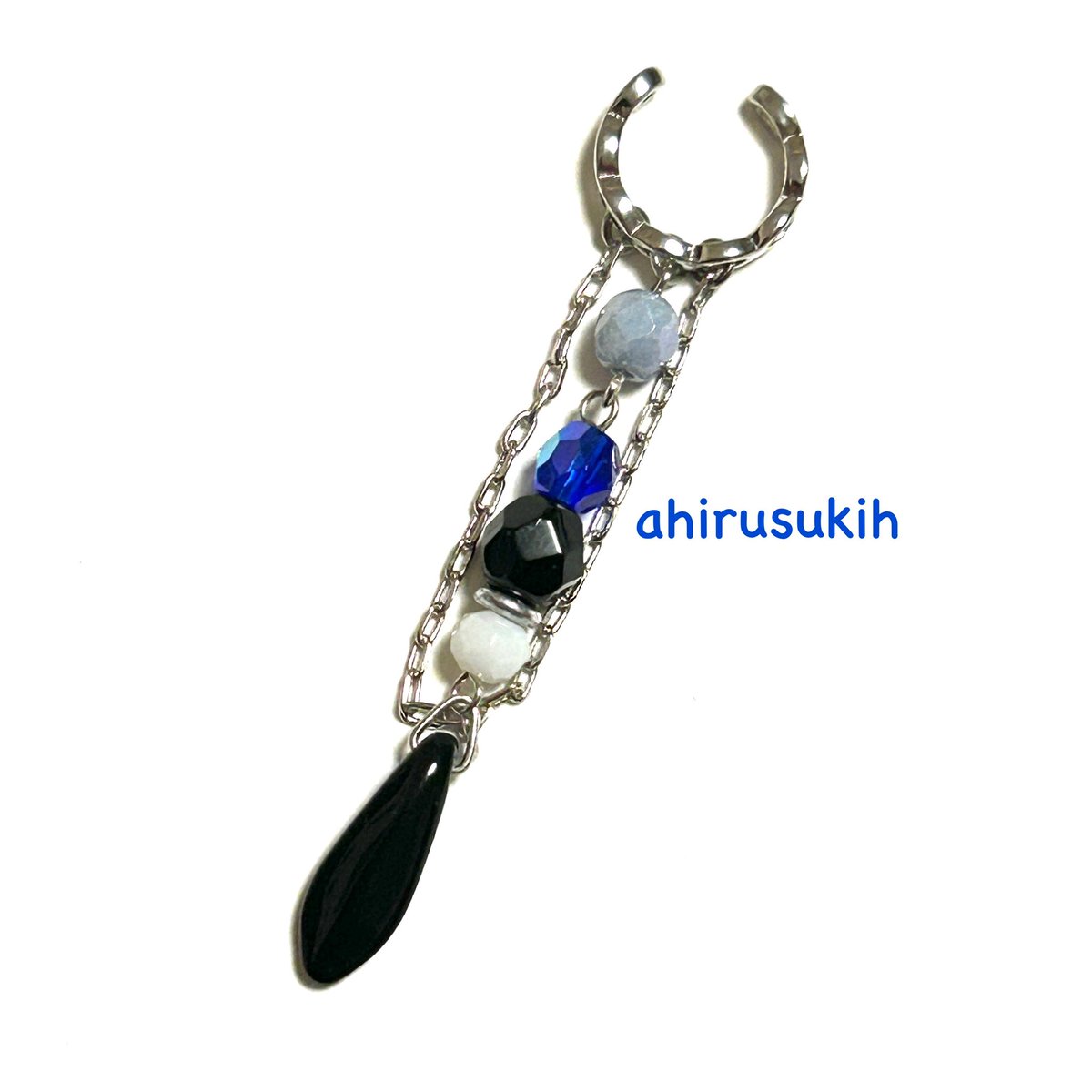 ahirusuki0609's tweet photo. 10/11 閃華の刻 火華2026
（東京ビッグサイト）

西2ホール タ30ab「CARURU」

【新作紹介】
とうらぶイメージイヤーカフ
※カフのみ2点ずつ制作

山姥切長義
水心子正秀
鳴狐
堀川国広

#CARURU 
#とうらぶ手芸部 https://t.co/WUchWgOWg9