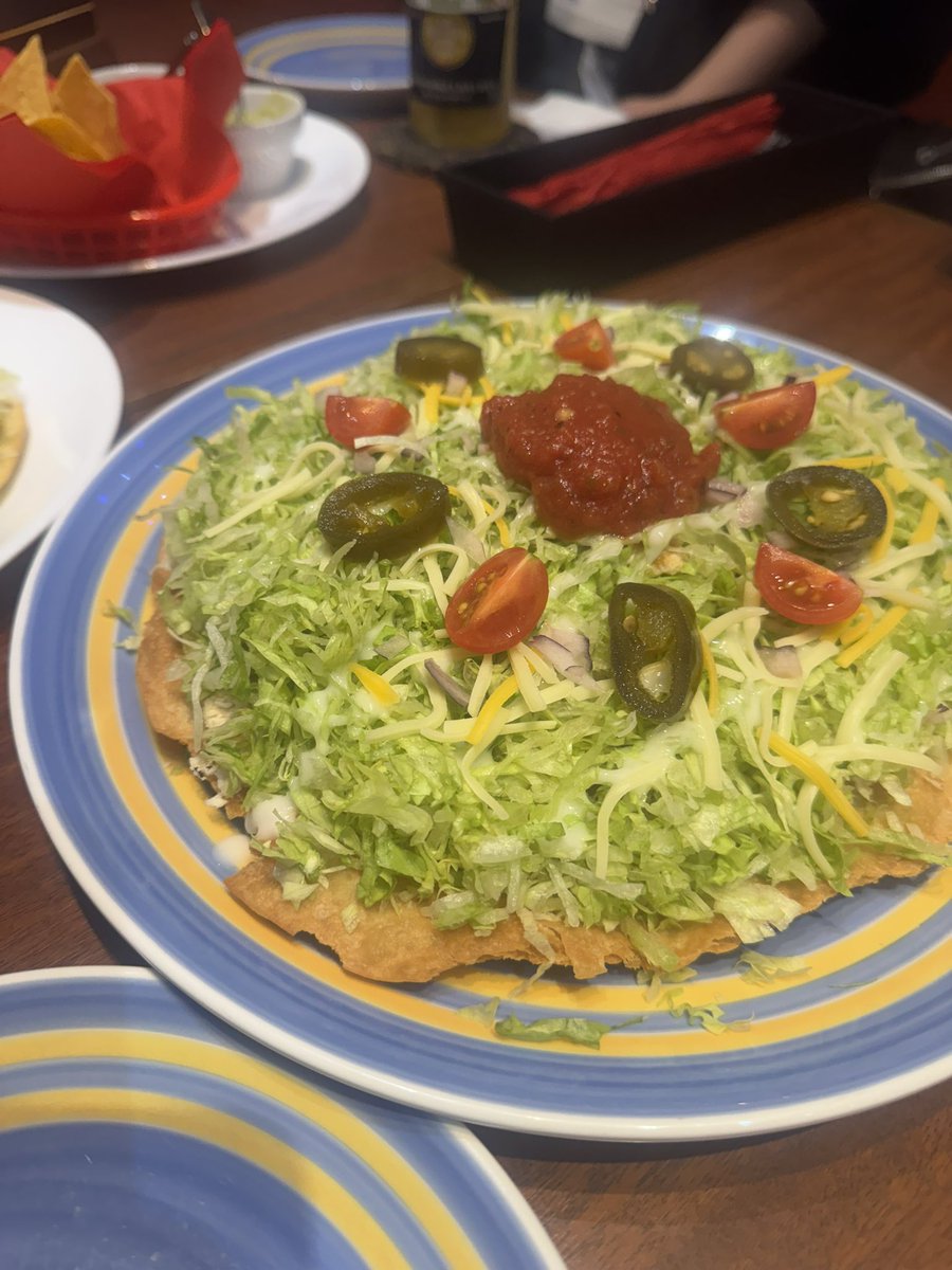 acejp_super's tweet photo. 昨日はメキシコ料理屋さんで
いとこ会でした。
私はハンドルキーパーなので飲んでませんが、他のいとこ達はテキーラをショットで煽ってました😳
#チリ・ダイニング　#上牟田 https://t.co/JNxug0mbyw