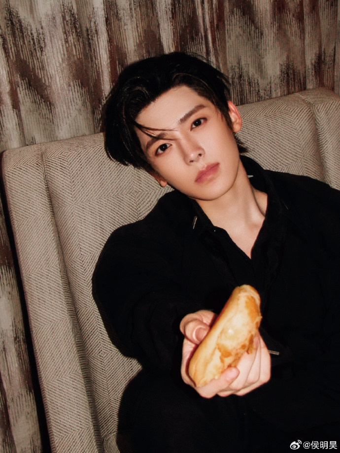 Kandelya_'s tweet photo. excuse me, why do you have to be this handsome? 😭🤍

#HouMinghao #侯明昊 #NeoHou https://t.co/3cH9seOmPm