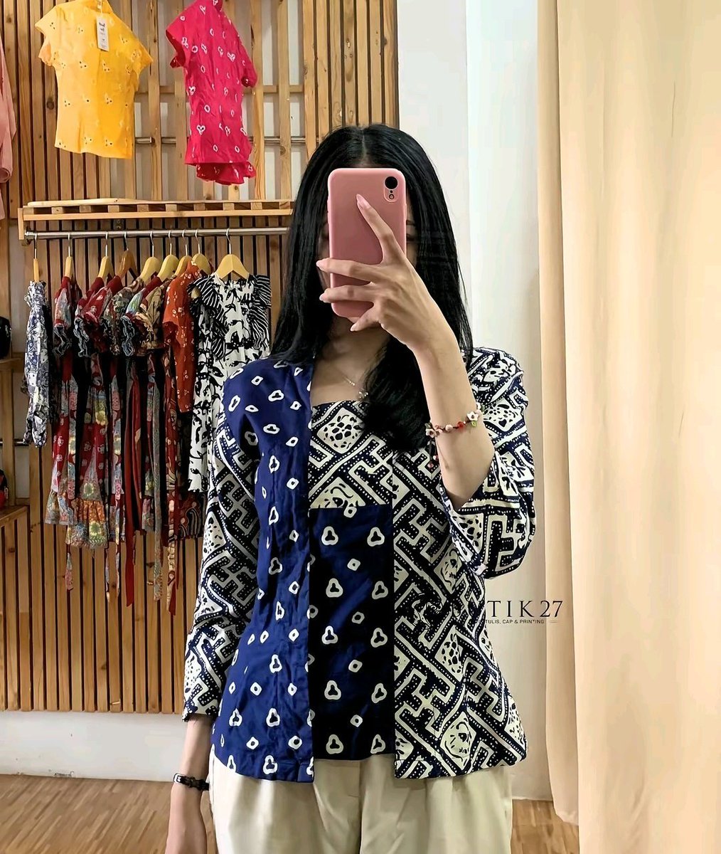 findsbyayylee's tweet photo. pliss batik sekarang cakep-cakep banget cuy 😍 modelnya kekinian parah, cocok banget dipake daily ngampus atau kerja ✨ https://t.co/5Lvcr00uoV