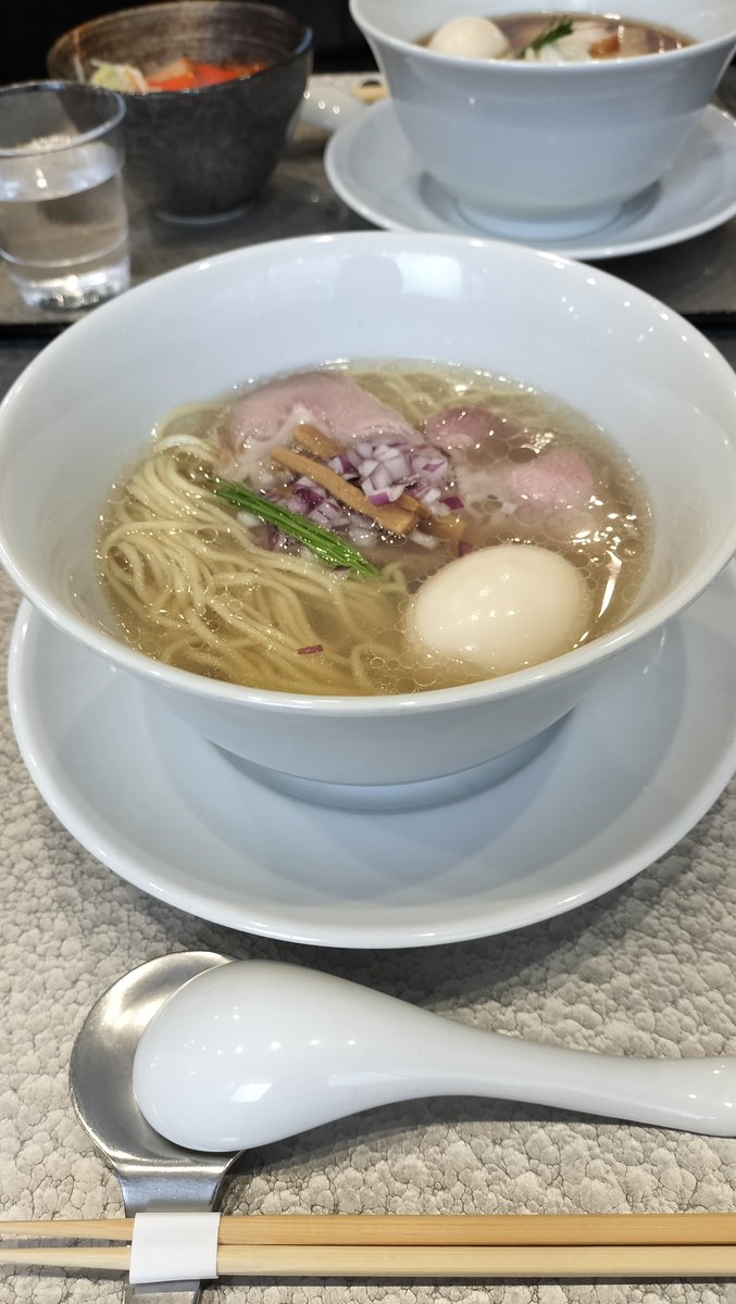 arabuririri's tweet photo. ちいかわ4DX見てきました♪
池袋の4DXは0:00に入らんと売り切れる💦
水しぶきすんごいかかる！ラップの揺れとかすごい楽しかったーーー！
うさぎ推しは是非!!
お昼は貝出汁らーめん食べてきた♪
さっぱりおいしい♪
てりてりかがやくー♪貝汁ー♪ https://t.co/7TpDPbdDOD