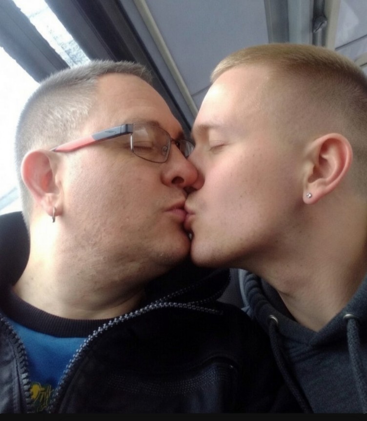 Ryanonthebaize's tweet photo. This increases to 150,000, before I deleted the post, but whilst no doubt people laughed at me otr this post showed how much homophobia is still out there towards #gay people
Two pics to show how #proud this #Bottom is, and always will be... https://t.co/3DDo2JyDHx