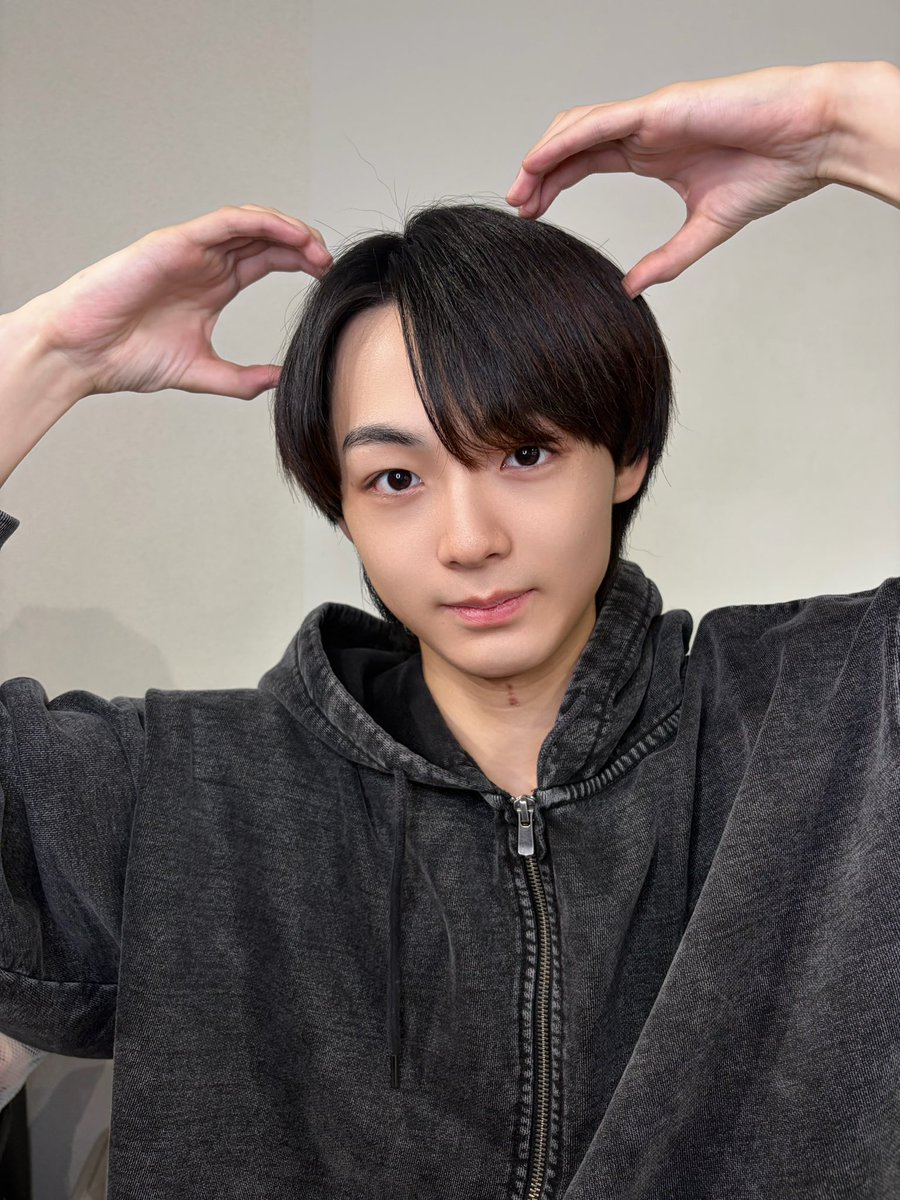 iiondo_official's tweet photo. /／
 📣リリースイベント特典会情報
\＼

本日の撮影ポーズをお知らせします！

📍OCAT B1F ポンテ広場

📸グループ撮影会・グループ&amp;グループ撮影会
指ハート

📸2ショット撮影会
A iiONDOポーズ☝️
B 鉄板焼きポーズ🥢
C くま

#iiONDO
#はつ恋ONDOの秋が来た
#EBiDAN https://t.co/438suh6Z6I