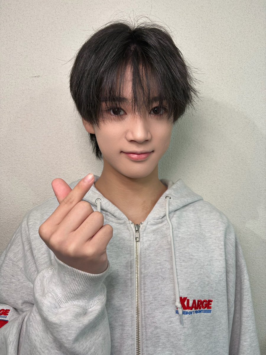 iiondo_official's tweet photo. /／
 📣リリースイベント特典会情報
\＼

本日の撮影ポーズをお知らせします！

📍OCAT B1F ポンテ広場

📸グループ撮影会・グループ&amp;グループ撮影会
指ハート

📸2ショット撮影会
A iiONDOポーズ☝️
B 鉄板焼きポーズ🥢
C くま

#iiONDO
#はつ恋ONDOの秋が来た
#EBiDAN https://t.co/438suh6Z6I