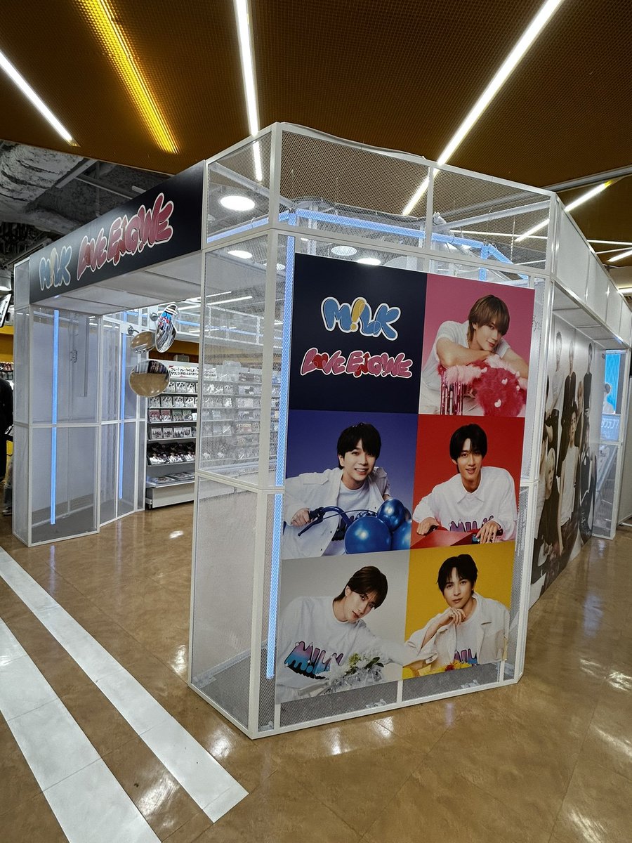 202_online's tweet photo. M!LK ARENA TOUR 2026
9/27(日)福岡公演2DAYS最終日

■セトリ Mu-HOLIC/座席表/感想レポ
https://t.co/NSr1RoRMY4

■グッズ会場販売時間
⏰9:30～16:00(予定)
※各部開場中・終演後も販売
📍マリンメッセ福岡B館

#シャカレボ #MILK　
#シャカリキレボリューション
#みるくシャカレボ https://t.co/IecVvsfi1L