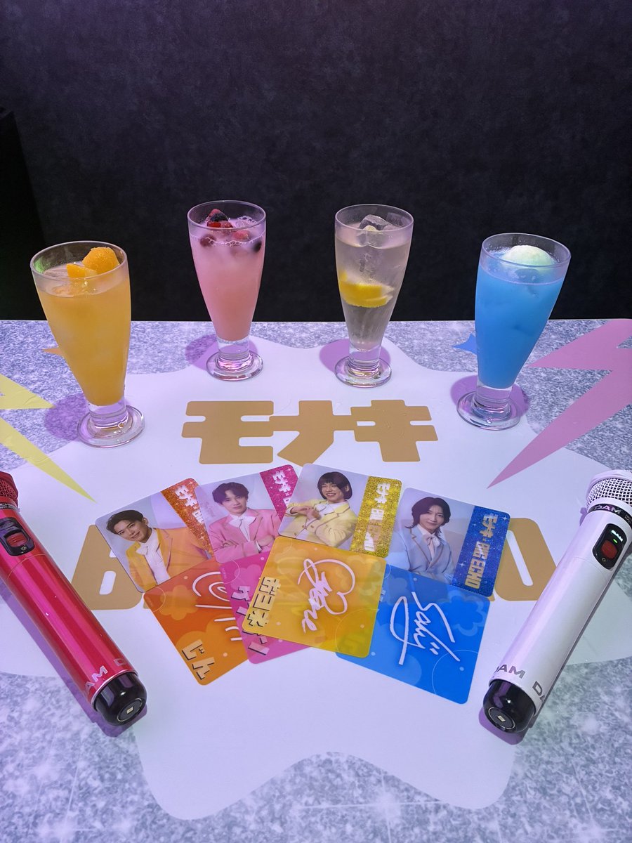 mayunashi_obake's tweet photo. 娘2人と@CADxrii ちゃんの4人でモナキコラボルームに行ってきました🧡🩷💛💙
大きな画面でほなしらのPV映ると、心臓が止まりそうになって危険⚠️（お花が舞うところ）
たくさん歌ったけど、最初の1時間は写真ばっかり撮ってました😆
こんなに幸せでいいのか、って思うお部屋✨
#モナキ × #ビッグエコー https://t.co/mJkt1C3oje