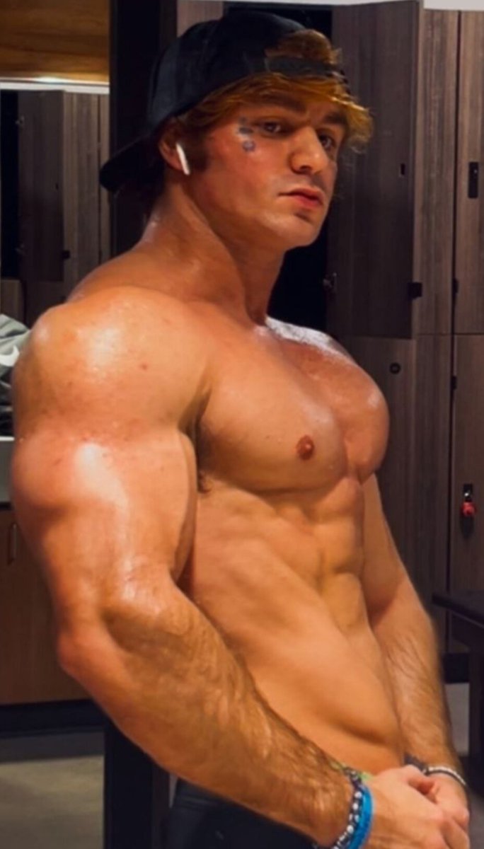 AlphaJamieTyler's tweet photo. bro chill ur drooling https://t.co/hDXKPaoWEz
