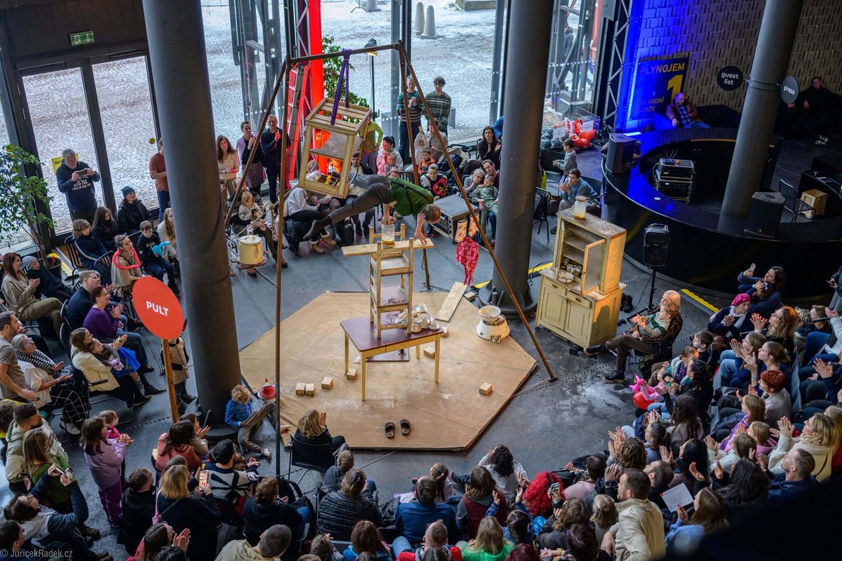 culture360_asef's tweet photo. The Cirkulum #Festival 2027 (12 to 15 February 2027 in Ostrava, Czech Republic 🇨🇿) is announcing an open call for contemporary #circus artists and companies focused on street #performance.

📅 Apply by 30 September: https://t.co/YihsOUaqvi https://t.co/9rpI9vHQ0A