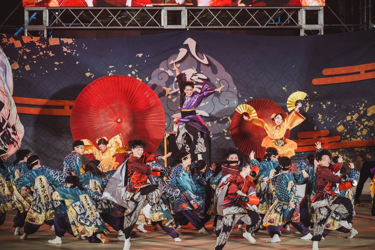 PreciousPlaceA3's tweet photo. 2026年8月30日（日）
第28回にっぽんど真ん中祭り
久屋大通公園会場 メインステージ
ファイナルコンテスト

八雲一座 ①

#八雲一座  #どまつり https://t.co/hsVG80mIJG
