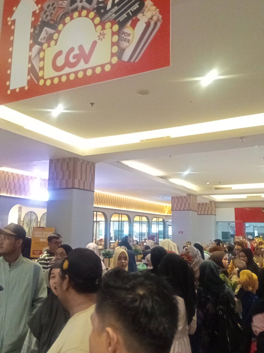 MeisyaaAlx's tweet photo. Agak ngeri ya buka alter di poblic room, dri tdi diliatin mas" Wkwkwk
Kira kira ap y ygg dia pikirin https://t.co/BtAvwCW34t