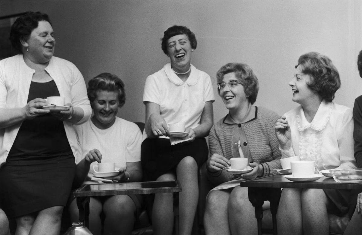 NinaMarketsUK's tweet photo. In 1968, minister Barbara Castle met Ford machinists on strike over unfair pay in London.

She helped win a pay rise, then introduced the bill that became the 1970 Equal Pay Act.

That is practical courage. https://t.co/WlCJ6emiLl