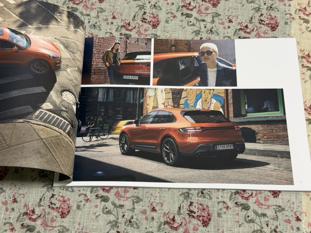 pvQucs04sq7iw2o's tweet photo. #PORSCHE
#MACAN
2022年
もらってなかったのもすごいけど、まだカタログが店頭にあるのもすごい
#カタログ https://t.co/t40Nbh3r3Q
