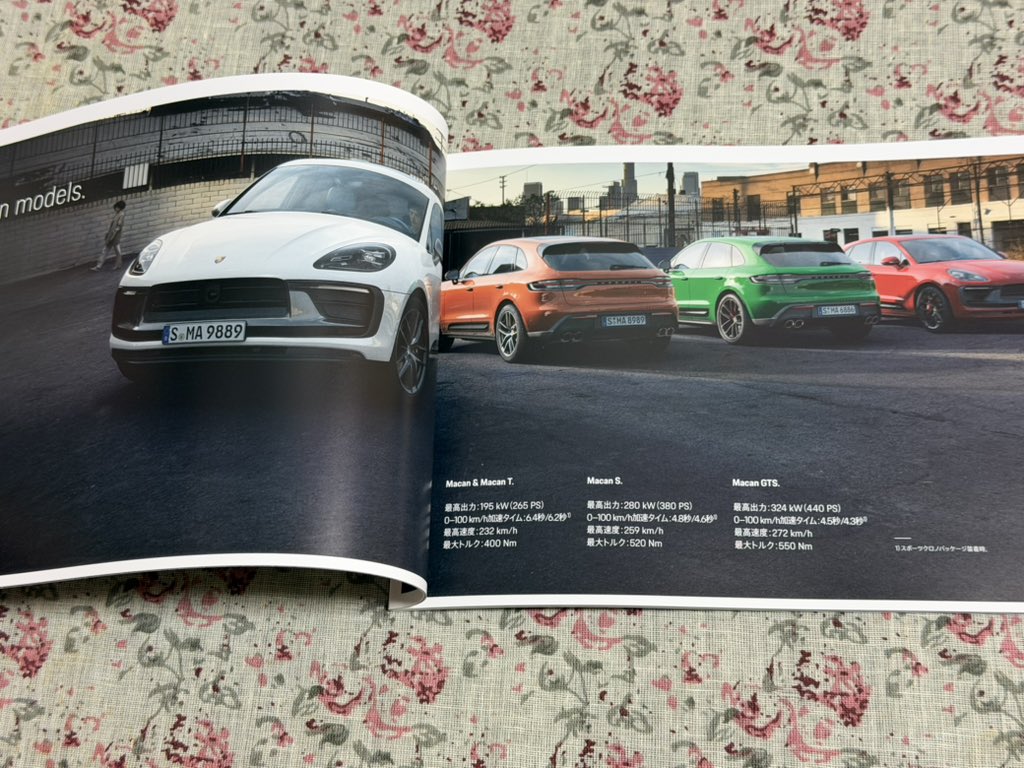 pvQucs04sq7iw2o's tweet photo. #PORSCHE
#MACAN
2022年
もらってなかったのもすごいけど、まだカタログが店頭にあるのもすごい
#カタログ https://t.co/t40Nbh3r3Q
