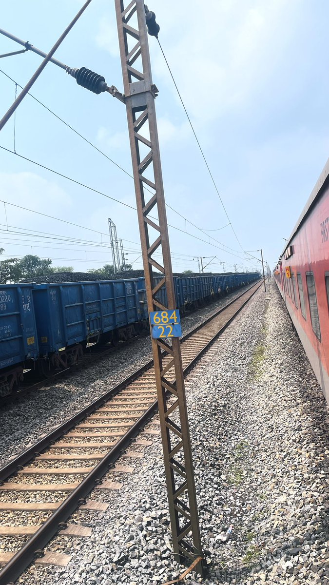 oyepraveensingh's tweet photo. @RailMinIndia 
@RailwaySeva @EasternRailway 
@BJP4Bengal @serailwaykol @DRMBilaspur @drmhowrah @AITCofficial https://t.co/5ggONJyOix