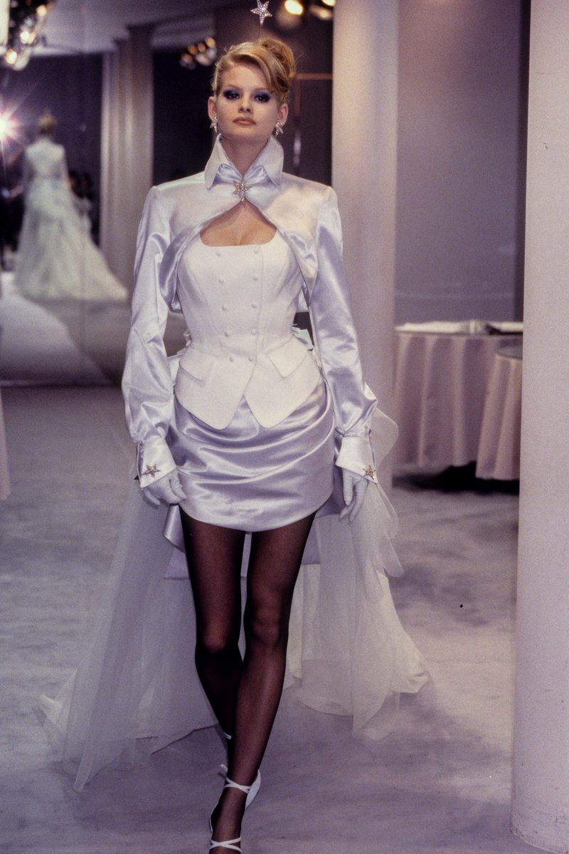 ryvnlowe's tweet photo. Thierry Mugler F/W 1996 https://t.co/kVKdkhmNkj
