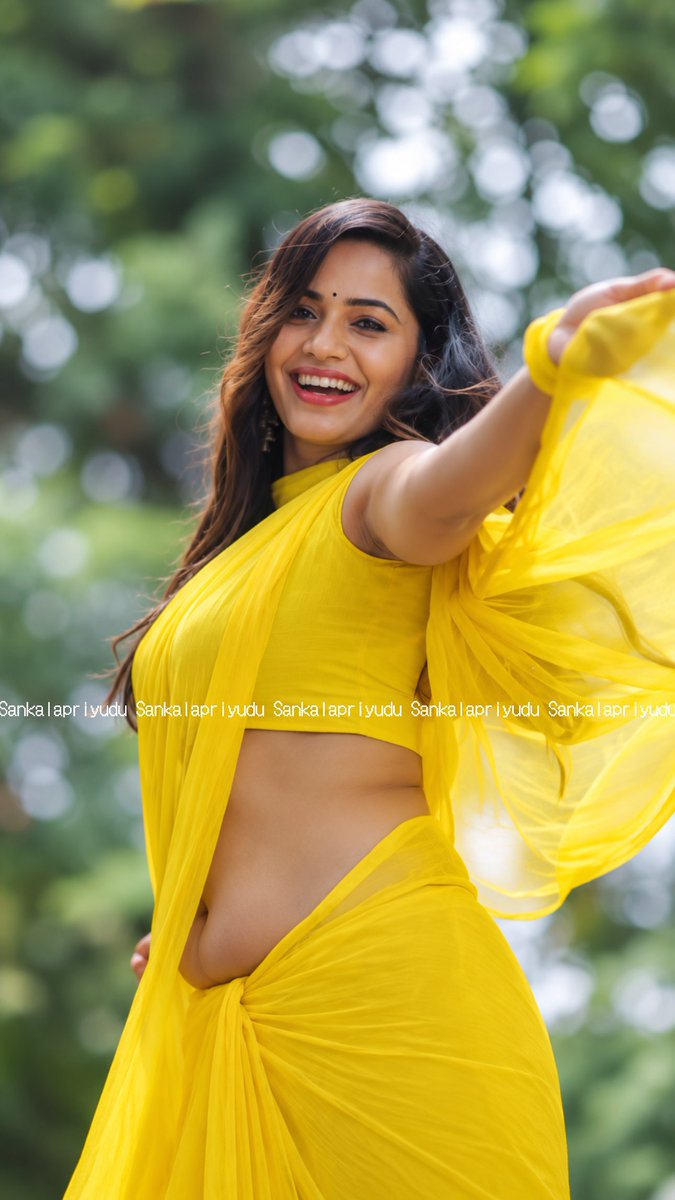 SANKALAPRIYUDU0's tweet photo. Shoba Shetty thick navel 🥵🤤
Dhini boddu chusthu bathikeyochu 👌🏻🔥 https://t.co/wLOKuKVTnz