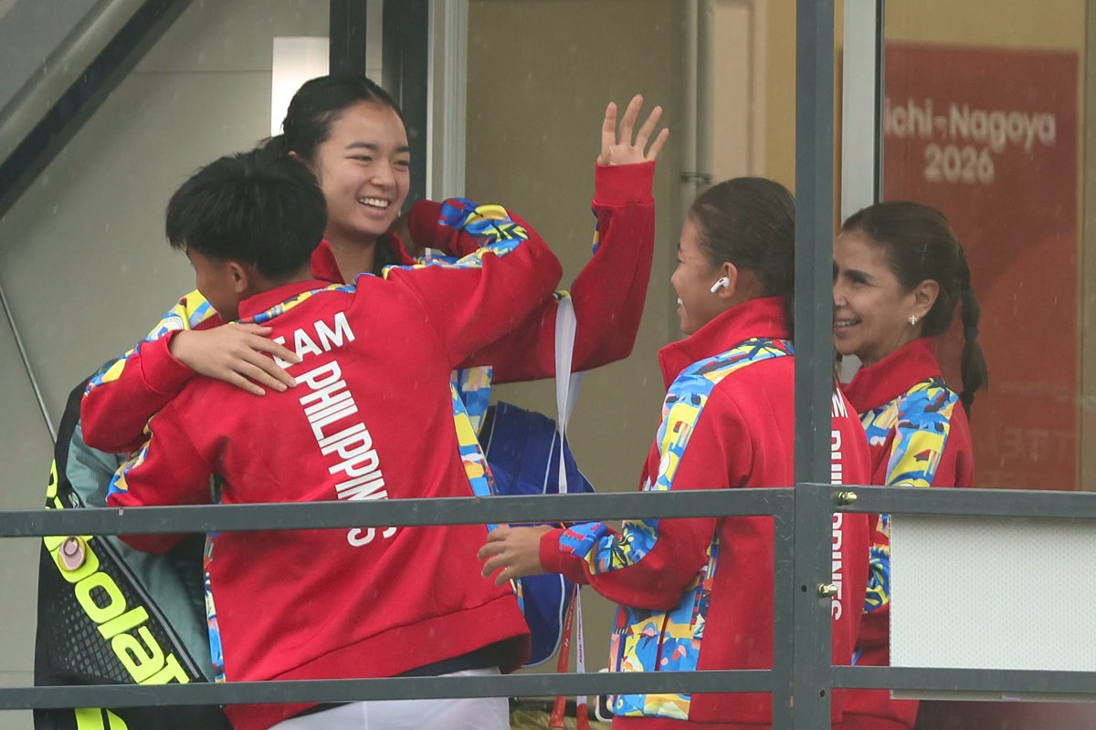 PhilippineStar's tweet photo. GO FOR GOLD, TEAM PH! 🇵🇭

Filipina tennis ace Alex Eala is all smiles as she meets with the members of Team Philippines at the Higashiyama Park Tennis Center in Japan for a practice session on Sunday, ahead of her women's singles debut at the 2026 Asian Games. (Facebook/Philippine Olympic Committee)