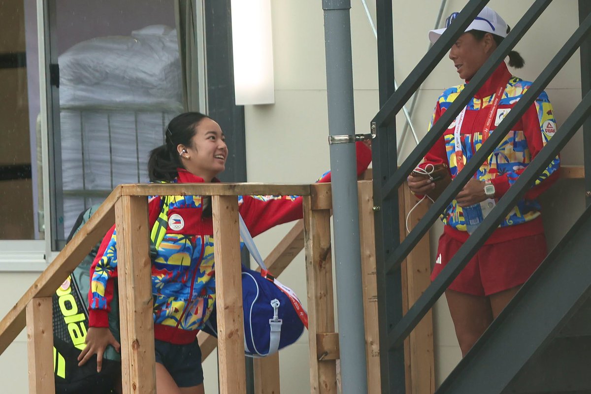 PhilippineStar's tweet photo. GO FOR GOLD, TEAM PH! 🇵🇭

Filipina tennis ace Alex Eala is all smiles as she meets with the members of Team Philippines at the Higashiyama Park Tennis Center in Japan for a practice session on Sunday, ahead of her women's singles debut at the 2026 Asian Games. (Facebook/Philippine Olympic Committee)