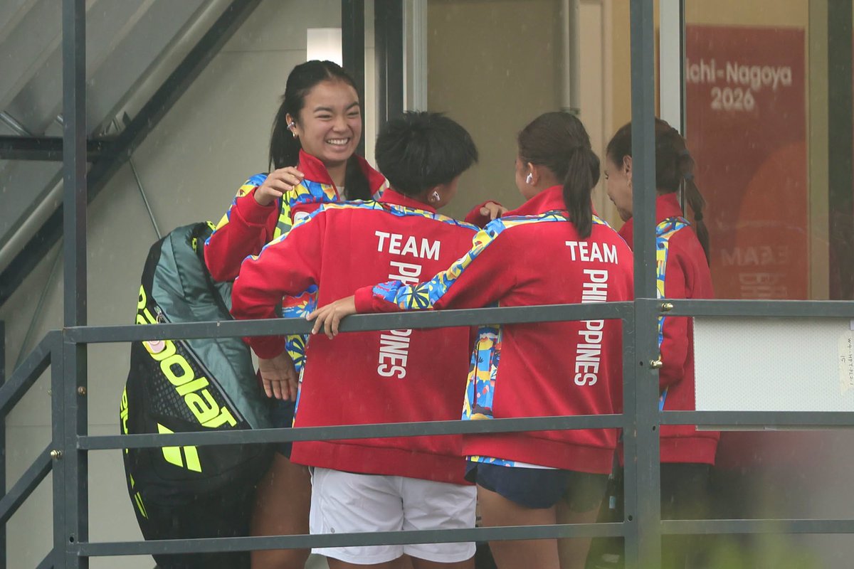 PhilippineStar's tweet photo. GO FOR GOLD, TEAM PH! 🇵🇭

Filipina tennis ace Alex Eala is all smiles as she meets with the members of Team Philippines at the Higashiyama Park Tennis Center in Japan for a practice session on Sunday, ahead of her women's singles debut at the 2026 Asian Games. (Facebook/Philippine Olympic Committee)