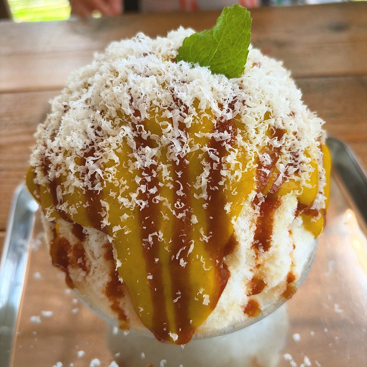 hiromobile's tweet photo. 今年は3回も「ぽたじぇ」のかき氷を食べる贅沢をしてしまった…

・さくらんぼ 紅さやか (ミルクシロップをミルクティーシロップに変更)
・メロン トッピング レアチーズクリーム
・キャラメルパンプキン トッピング 削りたてパルミジャーノチーズ https://t.co/y7QoV5deX8