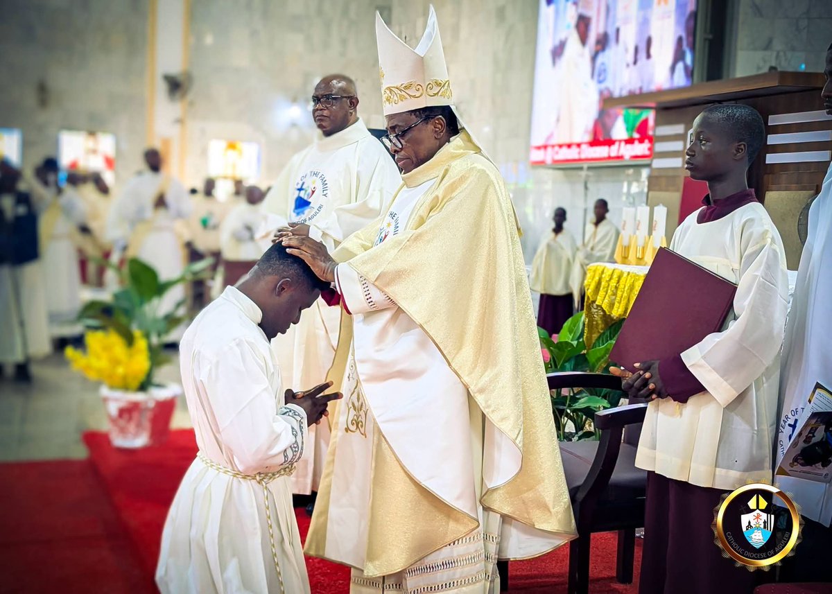 haywhyutd's tweet photo. Picture highlights from the ordination of three deacons to the priesthood and a seminarian to the diaconate yesterday at Aguleri.

📸 credit: CADIAG

#PriestlyOrdination #DiaconateOrdination #CatholicChurch #Aguleri https://t.co/ck0dFvBF5n
