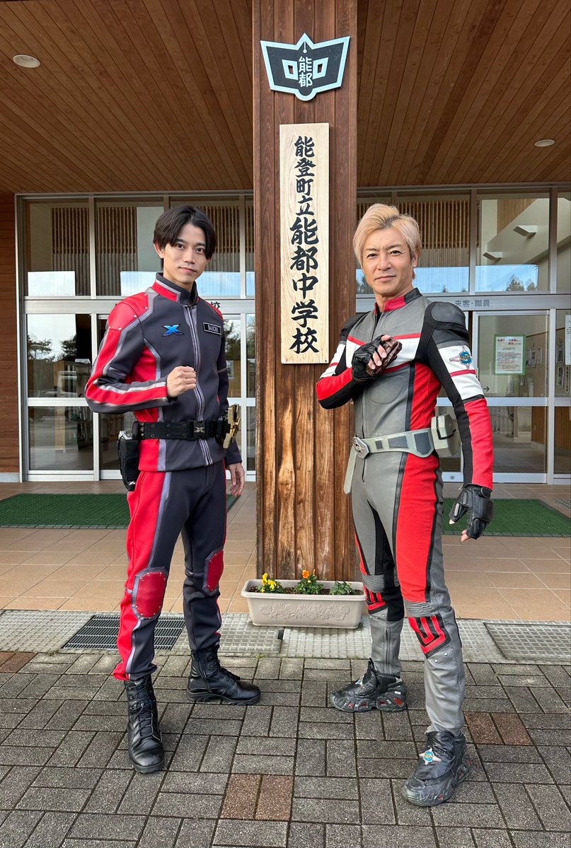takeshi_tsuruno's tweet photo. わお！
ケンちゃん！結婚おめでとう㊗️
新しい人生のスタート心からお祝いいたします。

これからはご夫婦で
信じあって、許しあって…末永くお幸せに！

また将棋指そうぜ✨ https://t.co/ACCMkXCows