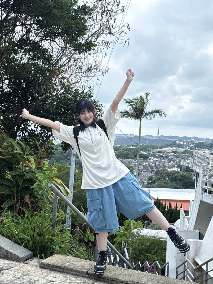 iidahikaroom's tweet photo. ／
#飯田ヒカル の #ヒカROOM
Route OKINAWA🌊
📢大阪開催リリイベ付き特別版予約受付がスタート‼️
＼

📸𝑩𝒆𝒉𝒊𝒏𝒅 𝒕𝒉𝒆 𝑺𝒄𝒆𝒏𝒆𝒔🎬
見晴らしの良い坂で自転車に乗っての撮影も🚴🎶

🔻選べるリリイベ付きも！🔻
https://t.co/GEdV9uzgIh https://t.co/INpSWFdtc4