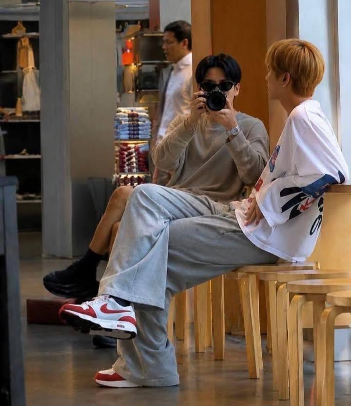 ivanezah's tweet photo. boyfriends taekook offcam spending personal time https://t.co/lRntELtemZ