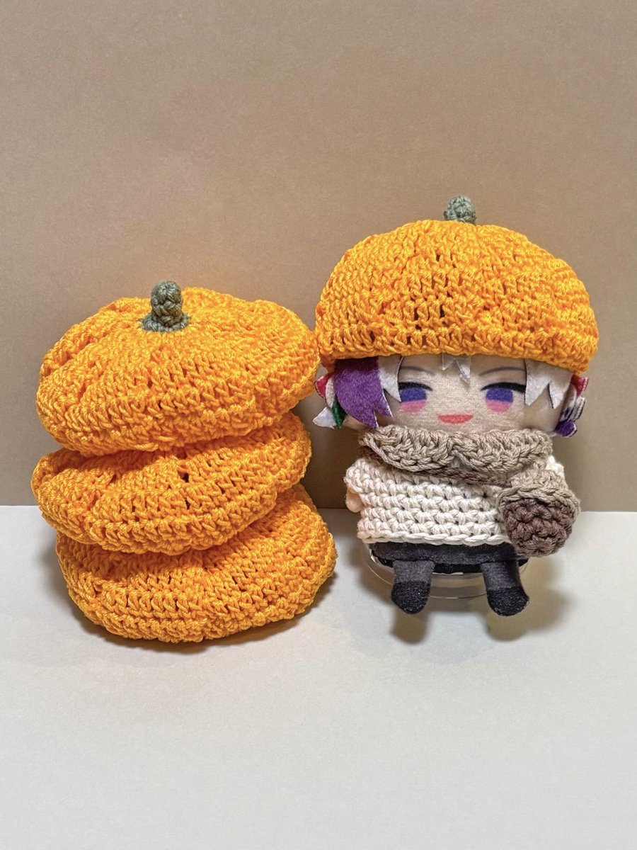 itomqru's tweet photo. かぼちゃベレー帽、再度作りました🍠🍁
オレンジの毛糸を変えたので編み方などほんのりマイナーチェンジしています👒

・オレンジかぼちゃベレー帽
・Tシャツ&amp;どんぐりポシェット
・他色かぼちゃベレー帽は若干数

本日21時に販売開始するので覗いてもらえたら嬉しいです¨̮

https://t.co/aRczPH2qFI https://t.co/Hjnt0HndVx