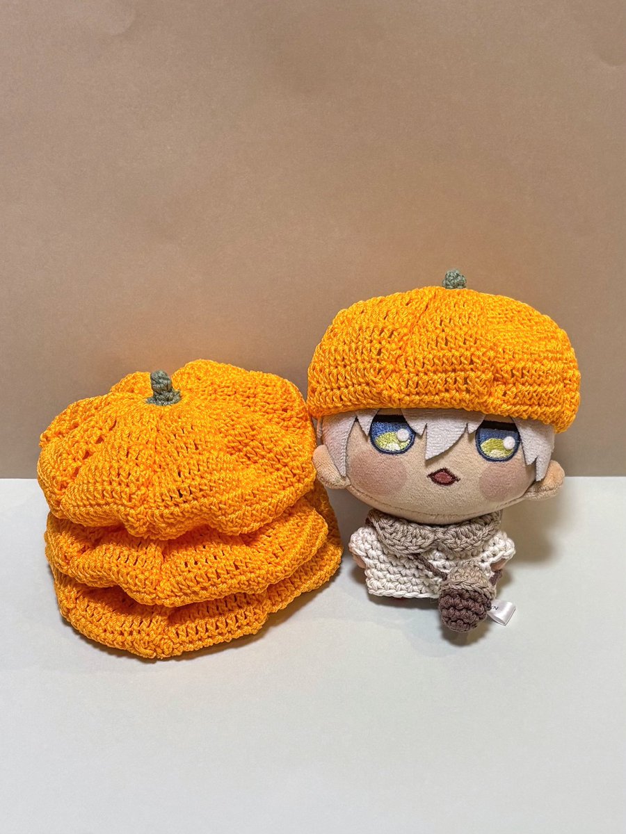 itomqru's tweet photo. かぼちゃベレー帽、再度作りました🍠🍁
オレンジの毛糸を変えたので編み方などほんのりマイナーチェンジしています👒

・オレンジかぼちゃベレー帽
・Tシャツ&amp;どんぐりポシェット
・他色かぼちゃベレー帽は若干数

本日21時に販売開始するので覗いてもらえたら嬉しいです¨̮

https://t.co/aRczPH2qFI https://t.co/Hjnt0HndVx