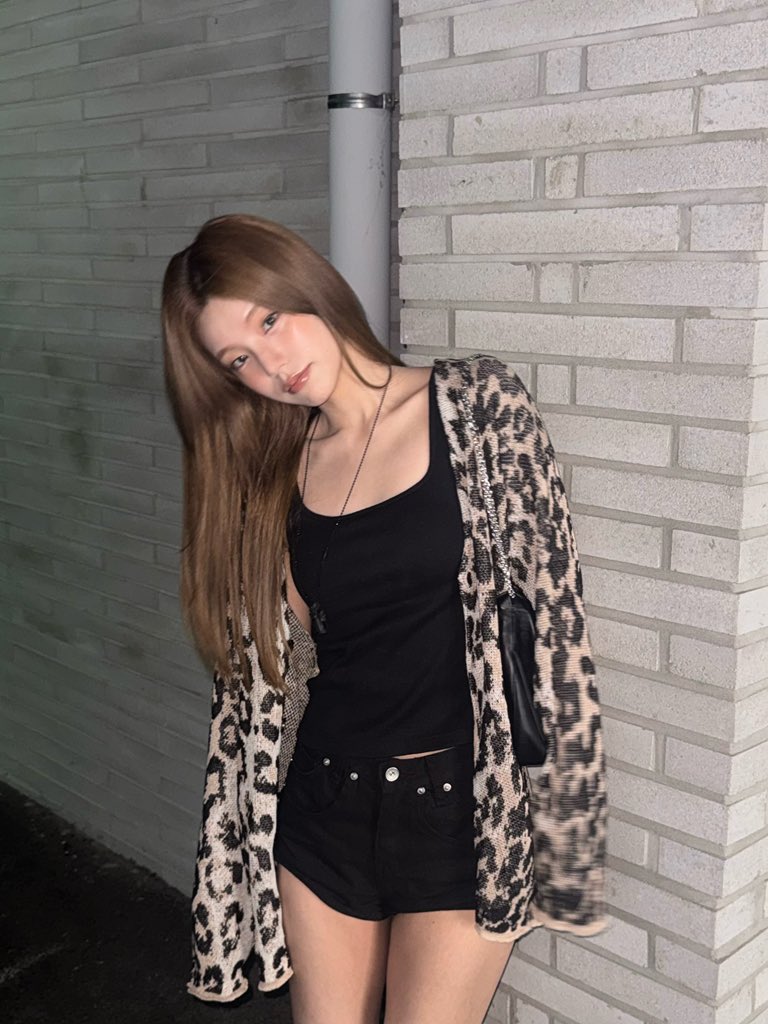 SuXiii__'s tweet photo. 260927 yezyizhere

🐆🖤

#예지 
#YEJI https://t.co/Ipu91IjvtC