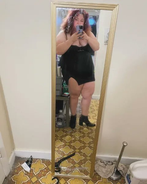 au70298's tweet photo. heyyy please check out my wishlist on throne https://t.co/bKD330qBT1 https://t.co/F9wLsSzM9a