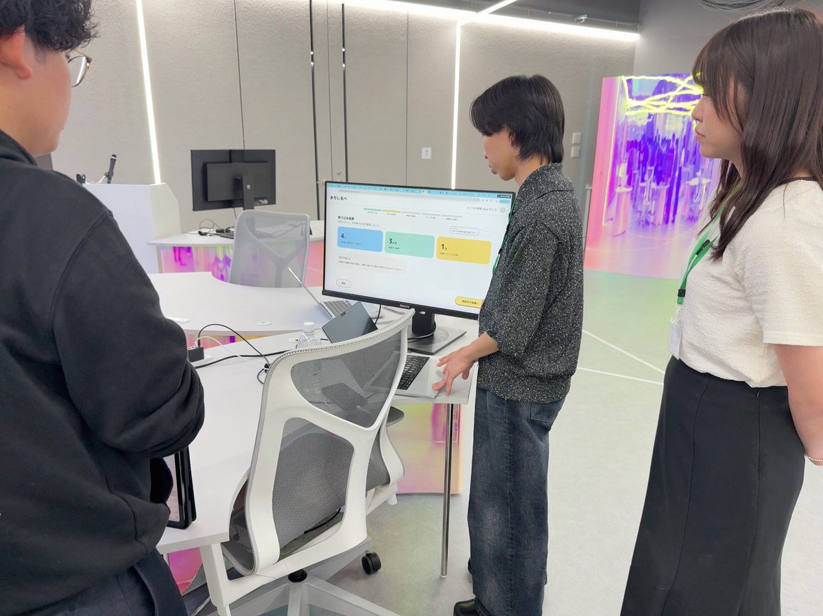 LOCAL_STAGE_PJ's tweet photo. 『HACK STAGE | STAGE3』
すべてのチームのプレゼンが終了!!
各チームの展示&質疑応答タイムです…!
#HACK_STAGE https://t.co/xP3pN41exc