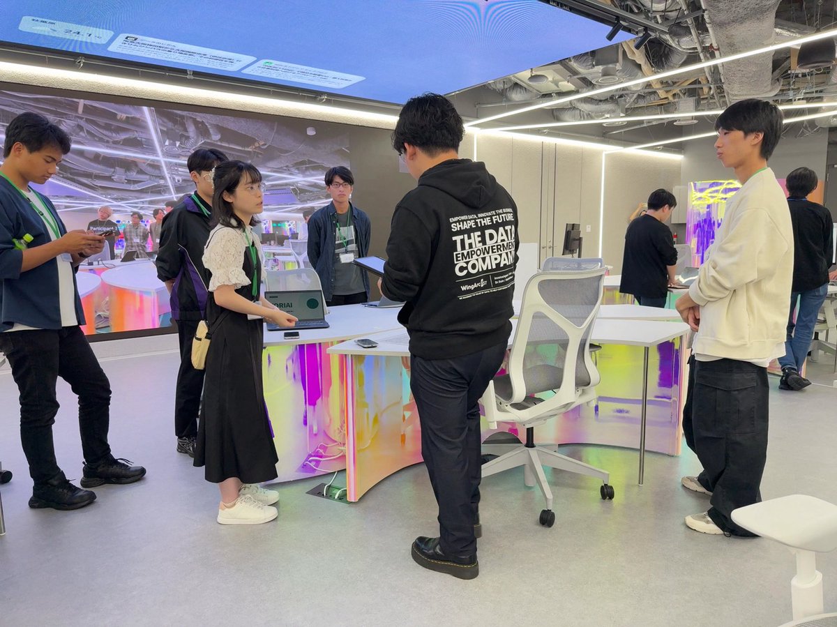 LOCAL_STAGE_PJ's tweet photo. 『HACK STAGE | STAGE3』
すべてのチームのプレゼンが終了!!
各チームの展示&質疑応答タイムです…!
#HACK_STAGE https://t.co/xP3pN41exc