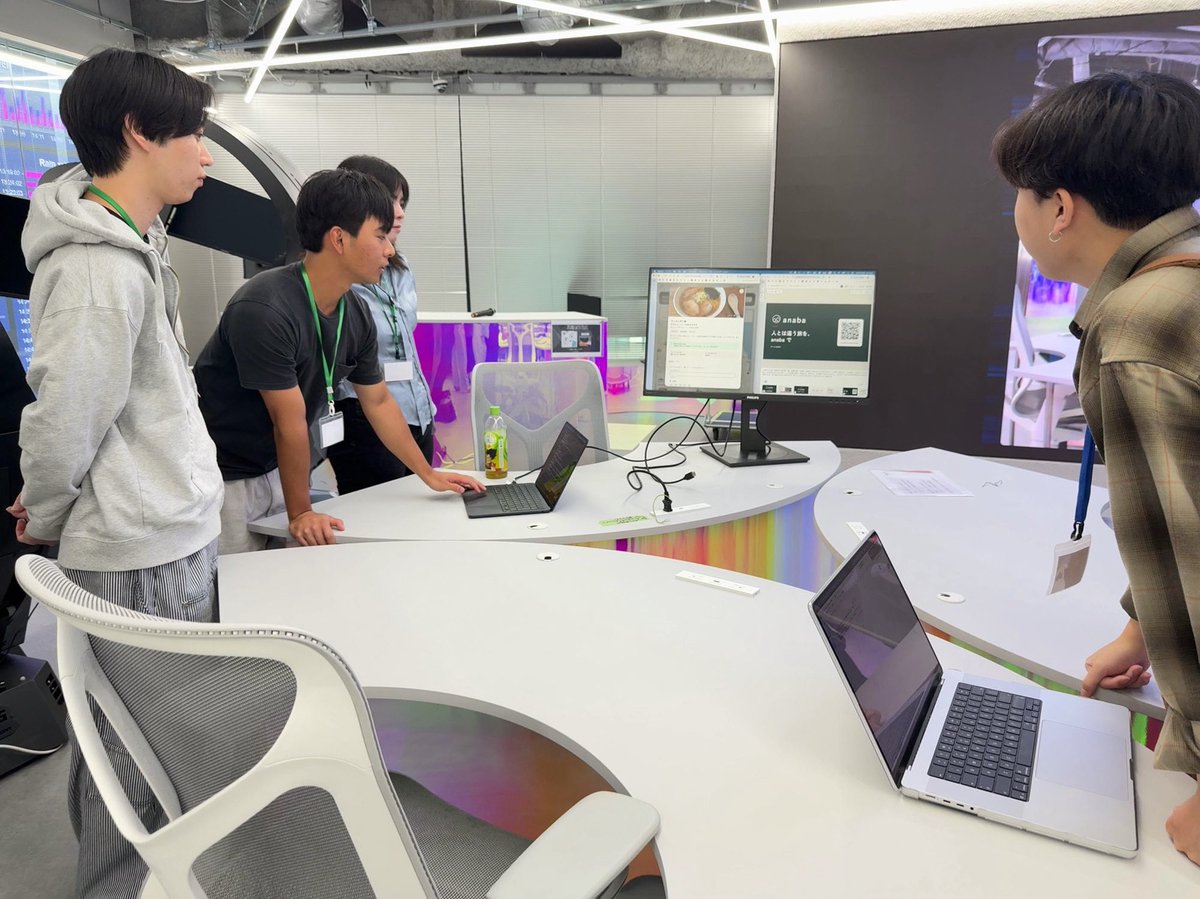 LOCAL_STAGE_PJ's tweet photo. 『HACK STAGE | STAGE3』
すべてのチームのプレゼンが終了!!
各チームの展示&質疑応答タイムです…!
#HACK_STAGE https://t.co/xP3pN41exc