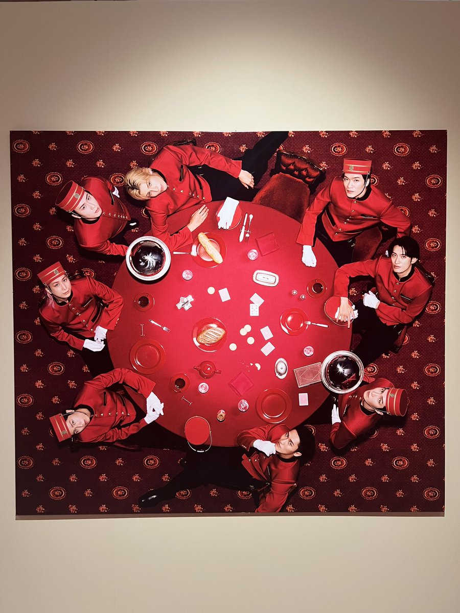 m0622SHINee's tweet photo. みなさん感じてる通りラウールくんでかぁって感想でした(笑)
至るところに発売日のトランプが♠️♥️♣️♦️ https://t.co/MmPQMtBnny