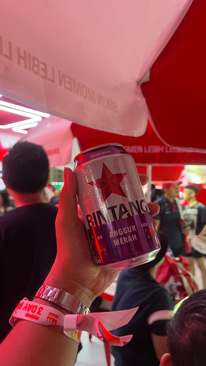 bluetpsy's tweet photo. kalau lewat bar sinar pas pestapora, bintang arak jeruk &amp; madu kayaknya layak banget buat dilirik #BINTANGxPestapora https://t.co/0UybRHIype